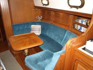LOTH LORIEN  30 Starboard Settee