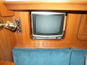 LOTH LORIEN  29 Port Salon