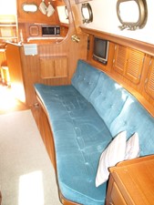 LOTH LORIEN  27 Port Settee