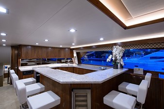 Miss Moneypenny 7 Salon/Galley