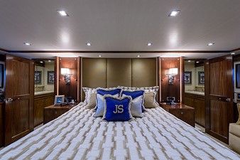 Miss Moneypenny 16 Master Stateroom