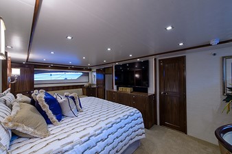 Miss Moneypenny 19 Master Stateroom