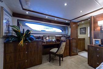 Miss Moneypenny 21 Master Stateroom