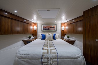 Miss Moneypenny 32 Forward Stateroom