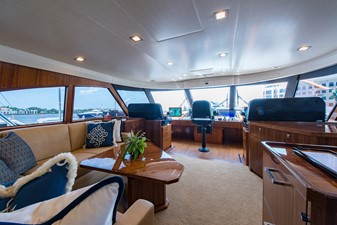 Miss Moneypenny 69 Enclosed Flybridge