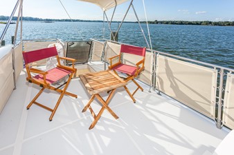 Covered Social Area on Flybridge