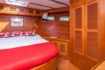 Misty Pearl 13 Master Stateroom to Starboard