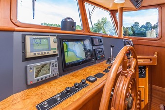 Misty Pearl 18 Pilothouse Helm Controls