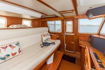 Misty Pearl 16 Pilothouse Settee