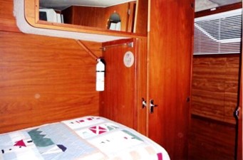 350 Catalina 11 Hanging Locker