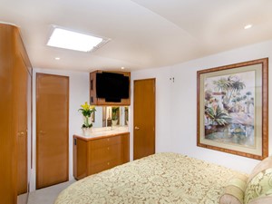 Following Grace 22 Master Stateroom