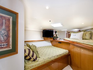 Following Grace 25 Guest Stateroom