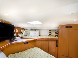 Following Grace 28 Guest Stateroom