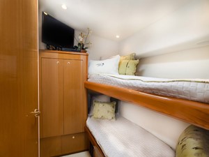 Following Grace 32 Guest Stateroom