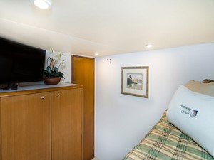 Following Grace 35 Guest Stateroom
