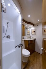 55' Viking  25 Guest Head