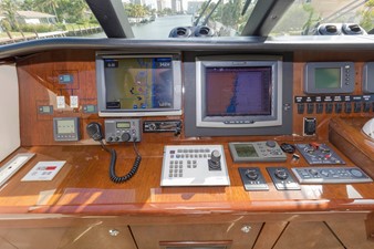 LADY SANDRA 18 Helm Detail Port