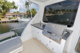 LADY SANDRA 23 Upper Aft Deck Grill