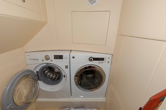 LADY SANDRA 25 Laundry Room