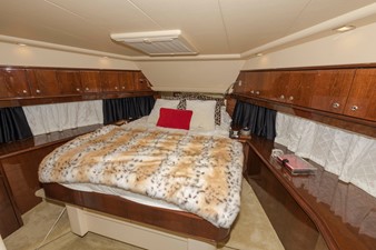 LADY SANDRA 26 VIP Looking Forward