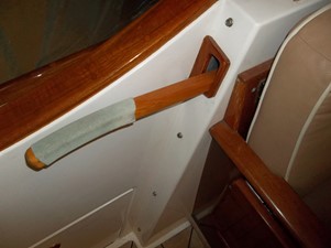 INTUITION 13 Stored boat hook (1)