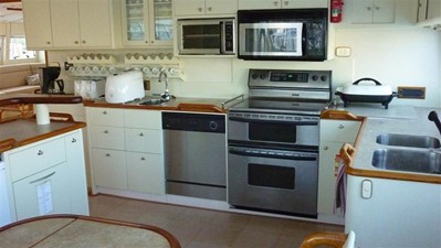 BONEFISH 14 Galley 2