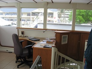 BONEFISH 18 Helm Desk