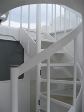 BONEFISH 10 Flybridge Stairwell