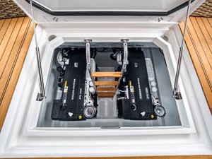 Okean 50 (50-06) 42 Egine Room Access