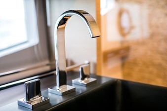 Okean 50 (50-06) 34 Master Bathroom