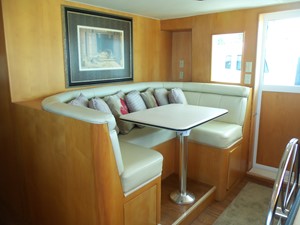 DUCHESS 1 Pilothouse Settee