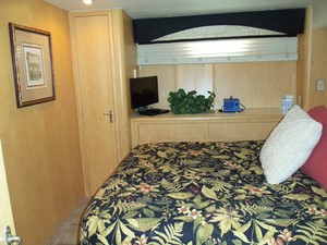 DUCHESS 40 Mid VIP Looking to Port