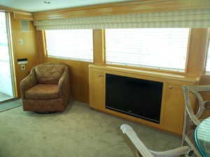 DUCHESS 18 Salon Portside