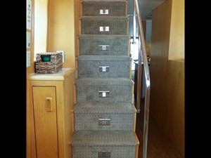 DUCHESS 7 Pilothouse Flybridge Steps