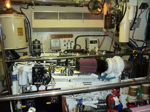 DUCHESS 76 Starboard Engine