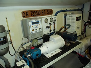 DUCHESS 77 Outboard Starboard Engine