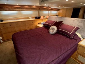 DUCHESS 30 Master Looking to Starboard
