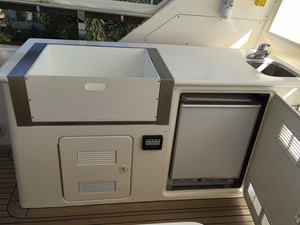 SHORE GIRL 7 Flybridge / Wet Bar