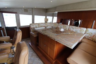 SHORE GIRL 10 Pilothouse raised Dinette