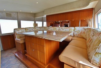 SHORE GIRL 11 Pilothouse raised Dinette