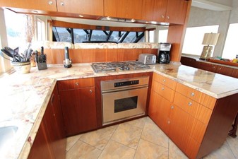 SHORE GIRL 12 Galley