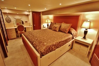 SHORE GIRL 27 Master Stateroom