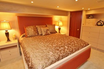 SHORE GIRL 28 Master Stateroom