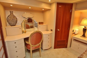 SHORE GIRL 29 Master Stateroom