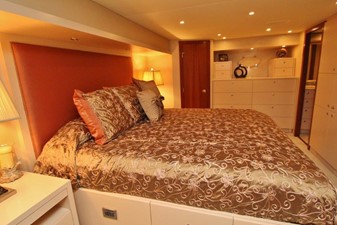 SHORE GIRL 30 Master Stateroom