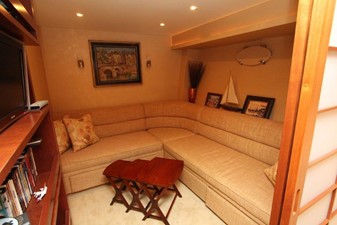 SHORE GIRL 34 Den / Convertible 4th Stateroom