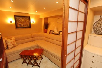 SHORE GIRL 35 Den - Convertible 4th Stateroom