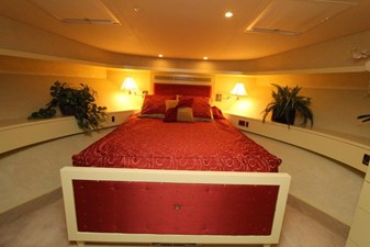 SHORE GIRL 41 VIP Stateroom
