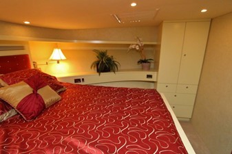 SHORE GIRL 42 VIP Stateroom