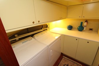 SHORE GIRL 50 Laundry Room